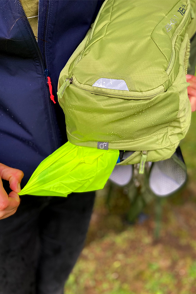 Deuter Rucksack mit Regenhülle